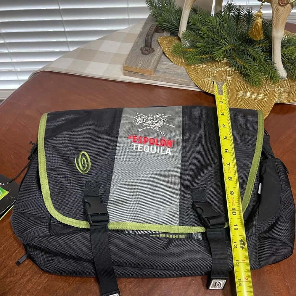 Timbuk2 Classic Messenger Bag NWT ** read**